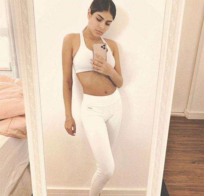 A ex-BBB Munik Nunes tem compartilhado muito de sua rotina de exercícios no Instagram, e já acabou sendo alvo de comentários não muito gentis sobre estar excessivamente magra. No Stories do Instagram, a influenciadora desabafou sobre uma seguidora que perguntou se ela estava com anorexia: - Eu achei pesado, anorexia é uma doença, não é uma brincadeira. Ela ainda falou sobre outro comentário deixado na foto acima, em que uma internauta escreveu: Nossa, por que tão magra?, e Munik respondeu apenas: Porque eu quero. A influenciadora reiterou que está saudável e que chegou no corpo que gostaria de ter: - Quem me acompanha aqui sempre sabe que eu estou fazendo dieta, com acompanhamento médico, que fiz alguns exames, aplicações de vitaminas. O meu objetivo era chegar no corpo que estou hoje, queria baixar o meu percentual de gordura. Então quero falar pra vocês que estou muito bem, muito feliz com meu corpo. Estou muito saudável, não tenho nenhuma doença. Complicado, né?