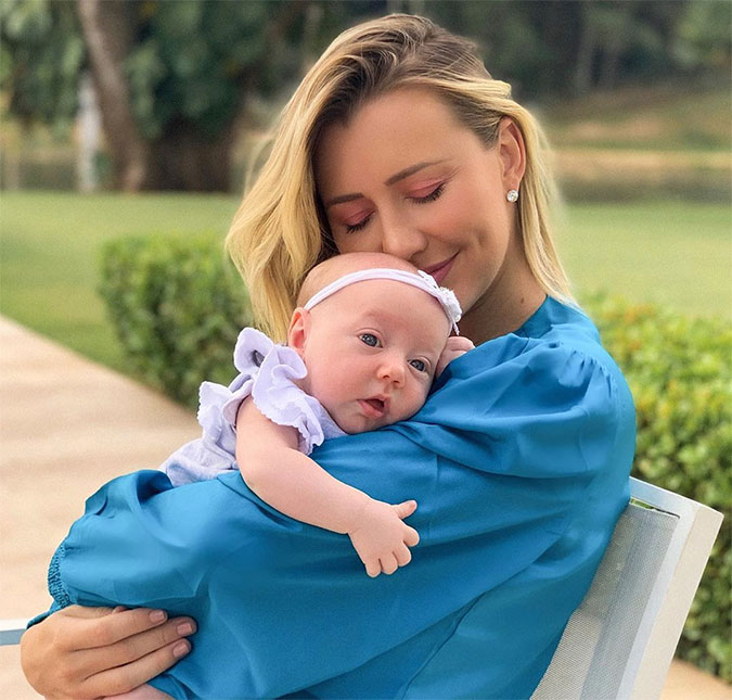 Após se tornar mãe, Ana Paula Siebert faz desabafo sobre sono desregulado: <I>- Dormir uma noite inteira faz muita falta</I>