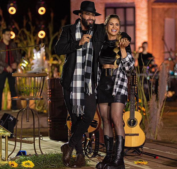 Gusttavo Lima e esposa roubam a cena em <i>live</i> com momento romântico e fãs disparam: <i>Meta de relacionamento</i>