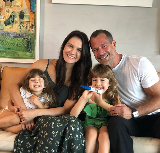 Malvino Salvador fala sobre gravidez da esposa, e dispara: <i>- Agora fechei a fábrica</i>