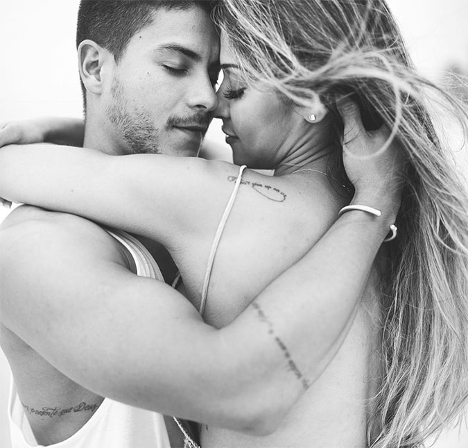 Ex-Panicat é apontada como pivô da separação de Mayra Cardi e Arthur Aguiar e <I>coach</I> volta a desabafar nas redes sociais: <I>- Tenho recebido mensagem de gente famosa na mesma situação</I>