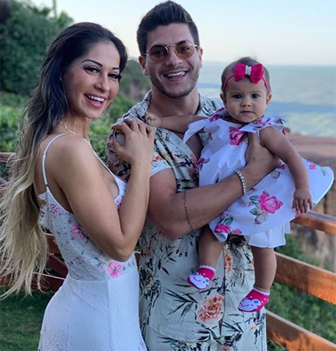Mayra Cardi diz que por enquanto não exigirá pensão de Arthur Aguiar: - <I>Dou conta da Sophia sozinha como sempre dei</I>
