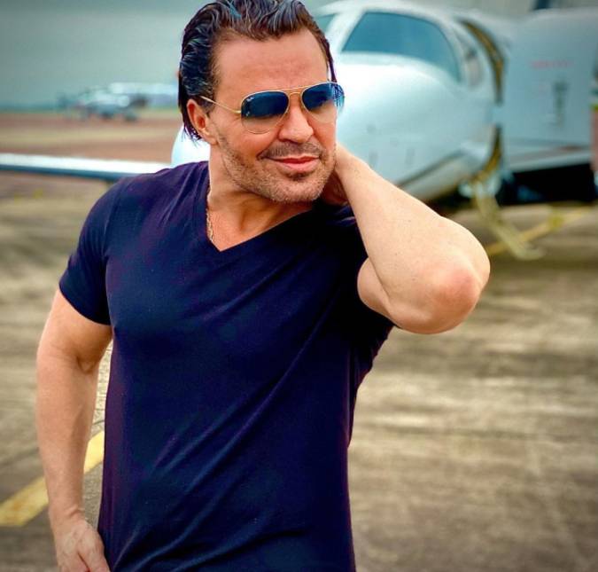 Eduardo Costa pede blogueira em namoro em aplicativo, segundo colunista