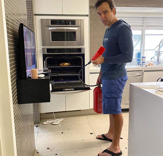 Tadeu Schmidt quase coloca fogo na casa após esquentar batatas: <i>Um dos momentos mais assustadores da minha vida</i>