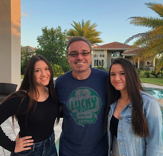 Filha de Gugu Liberato relembra clique raro e antigo ao lado do pai e dos irmãos; confira!