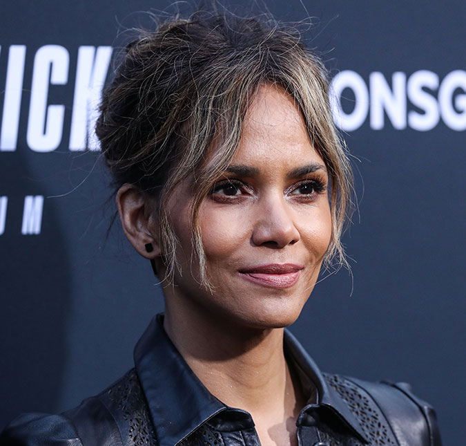 Após repercussão, Halle Berry se desculpa por considerar interpretar homem trans em filme: <I>Sou grata pela orientação</I>