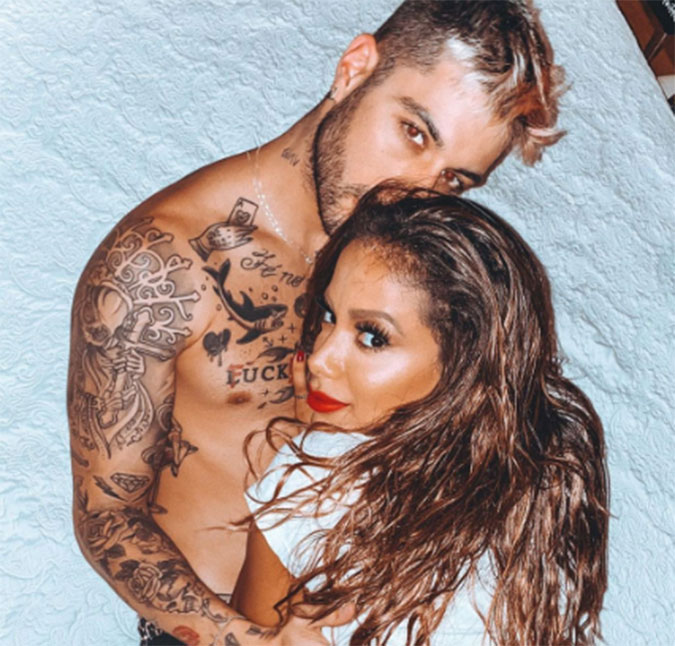 Anitta diz que Gui Araújo acha uma <i>loucura</i> morar com ela