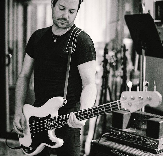 Baixista do <I>Simple Plan</I> é expulso da banda após acusações de assédio sexual