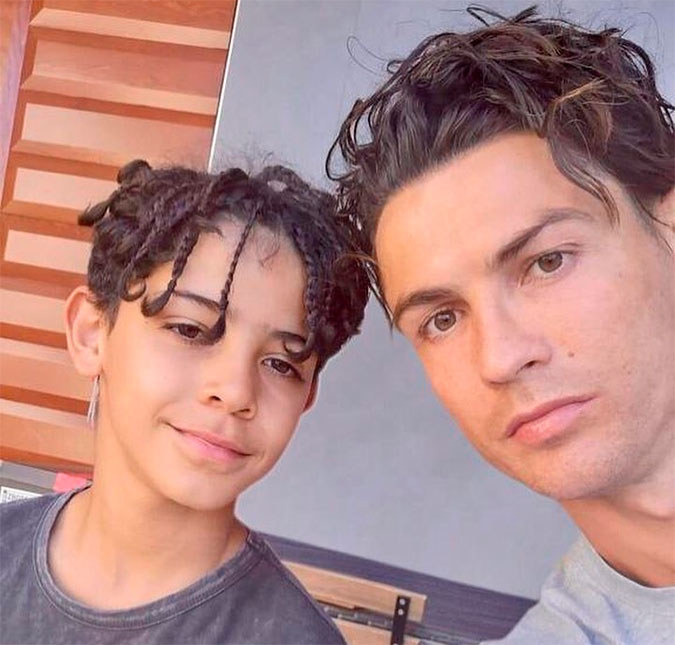 Cristiano Ronaldo se envolve em polêmica após seu filho de dez anos de idade andar sozinho de <i>jet ski</i>