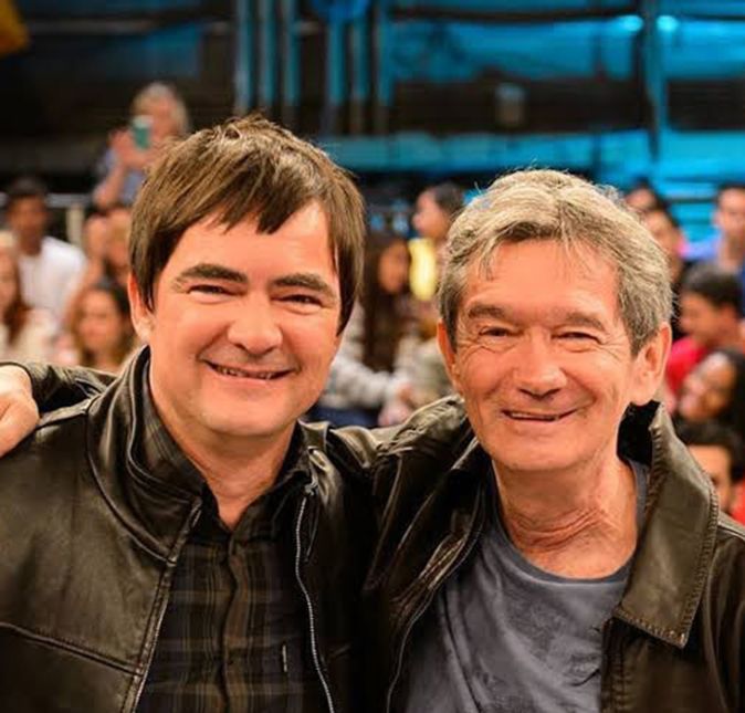 Serginho Groisman, por exemplo, é um grande amigo de Samuel Rosa! Há quem diga até mesmo que eles são parentes, tanto pela proximidade quanto pelas semelhanças entre os dois. Enquanto Samuel não esconde o carinho que sente pelo apresentador, publicando até mesmo homenagens de aniversário com direito à fotos antigas no Instagram, Serginho e sua esposa Fernanda também são fãs do vocalista da banda Skank. Durante um episódio do programa Altas Horas, Groisman chegou a revelar que seu filho, Thomas, veio ao mundo enquanto ele e a esposa escutavam a música Saideira, performada pelo cantor! Isso é que é amizade, não é mesmo?