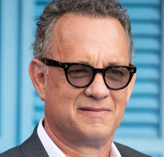 Tom Hanks diz que seus ossos ficaram parecidos com <I>bolacha água e sal</I> quando teve coronavírus: <I>- Toda vez que eu me mexia, sentia algo quebrando lá dentro</I>