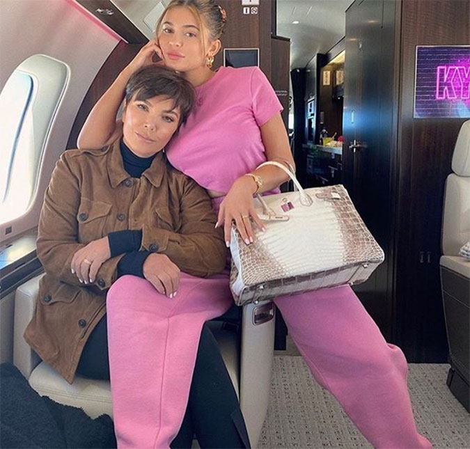 Kylie Jenner impressiona ao posar com bolsa rara avaliada em mais de 600 mil reais!