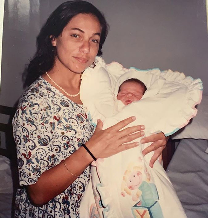 Cissa Guimarães posta fotos antigas e homenageia o filho: <i>Dez anos que você virou anjo</I>