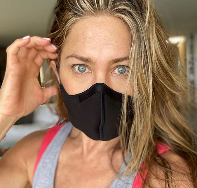 Jennifer Aniston posta foto de amigo internado com coronavírus, pede que fãs usem máscaras e escreve: <I>Isso é real</I>
