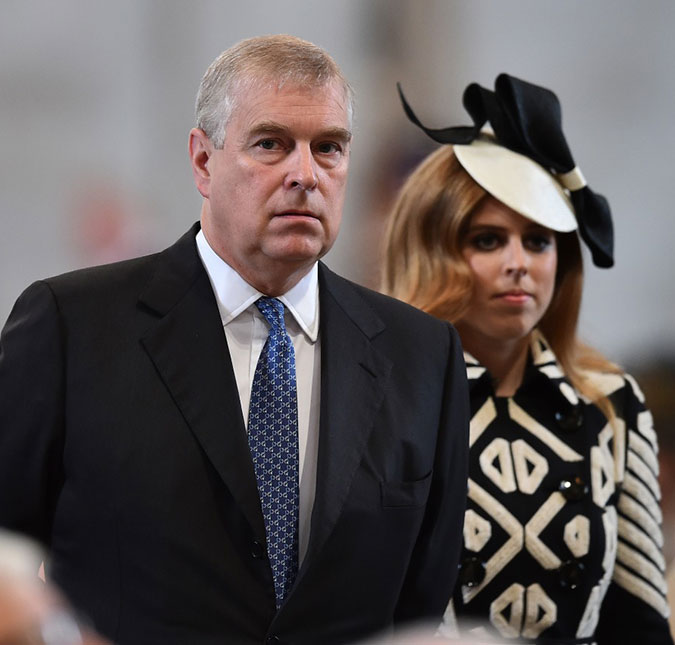 Princesa Beatrice e o pai, príncipe Andrew, ficaram isolados juntos antes dela se casar para que ele pudesse levá-la ao altar sem risco de contaminação