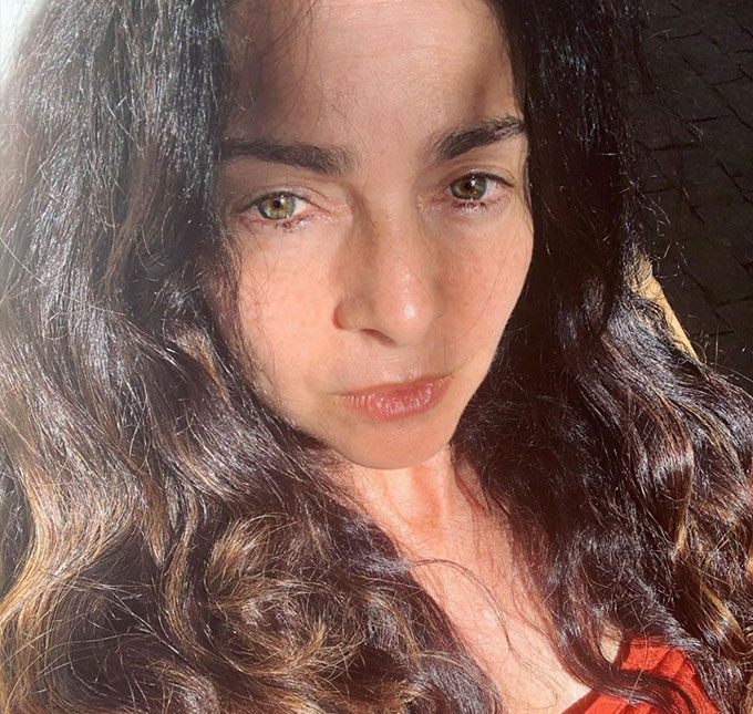 Claudia Ohana se pronuncia após polêmica por devolver cães adotados: <I>Sofri por ter que me afastar</i>