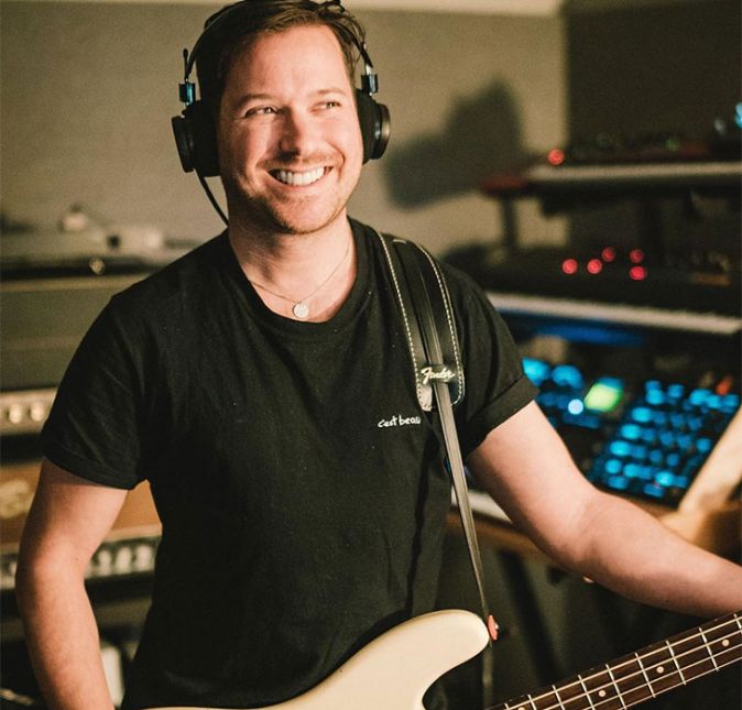 David Desrosiers, baixista do Simple Plan, saiu do grupo após ser acusado de assédio sexual. A banda se pronunciou sobre o caso: Após declarações públicas recentes, David Desrosiers está se retirando da banda para lidar com seus problemas pessoais. Oferecemos nossas mais profundas desculpas às mulheres que foram feridas por suas ações. Também lamentamos a todos os nossos fãs que estão decepcionados com esta situação lamentável. Como banda, nós iremos tirar um tempo para fazer uma pausa, refletir e implementar diretrizes para impedir que situações semelhantes aconteçam. David também deu seu parecer: Declarações públicas recentes me levaram a reconhecer que algumas das interações que tive com as mulheres lhes causaram danos. Decidi me retirar da banda e procurar ajuda profissional para me educar e agir adequadamente no futuro. Lamento verdadeiramente o mal que causei a essas mulheres.