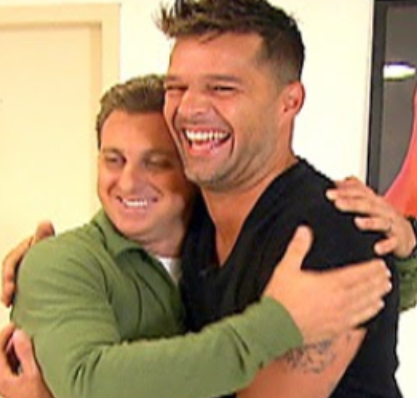 Ricky Martin fala para Luciano Huck como foi sair do armário: <i>- Muito fácil para mim</i>