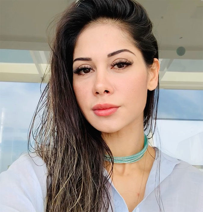Mayra Cardi nega que tenha sido proibida de mencionar nome de Arthur Aguiar: - <I>Se um dia for verdade, é só chamar de embuste</I>