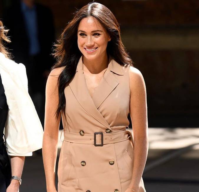 Meghan Markle foi de modelo a ativista humanitária três dias antes de relacionamento com Harry vir a público, entenda!