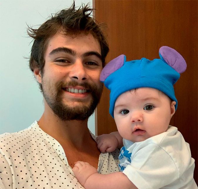 Quando celebrou os quatro meses de vida de sua pequena, Rafa postou a foto que você vê logo acima e escreveu: Viva Clara Maria e seus quatro meses de vida fora da barriga. O pacotinho tá ficando pesado... e o amor só aumenta, te amo filhota. Quando celebrou os quatro meses de vida de sua pequena, Rafa postou a foto que você vê logo acima e escreveu: Viva Clara Maria e seus quatro meses de vida fora da barriga. O pacotinho tá ficando pesado... e o amor só aumenta, te amo filhota.