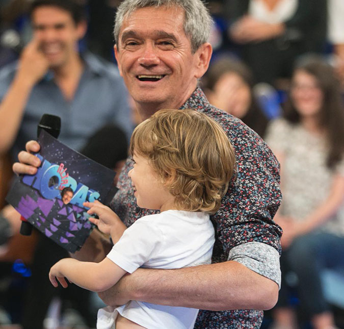 Serginho Groisman revela que seu filho, aos cinco anos, ainda mama no peito da mãe: <i>Sou totalmente favorável</i>