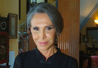Florinda Meza, a Dona Florinda de <i>Chaves</i>, fala sobre boatos de <i>remake</i> e como lida com a saudade de Roberto Bolaños