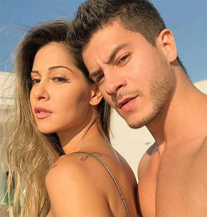 Mayra Cardi afirma que agora não pode mais falar nome de Arthur Aguiar e dispara: <I>Quem deve, teme</I>