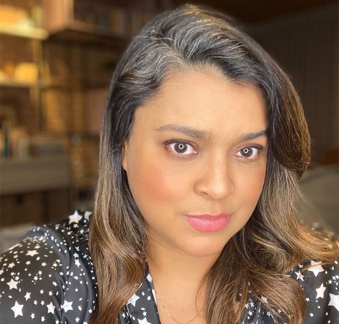 Após se curar do coronavírus, Preta compartilhou uma reflexão sobre seus valores causados pelo vírus: Há 20 dias eu me desesperava caso deixasse alguns fios brancos aparecerem do meu cabelo, eu pintava religiosamente de 15 em 15 dias e eu até tenho tinta pra eu mesma pintar, mas comecei a refletir e gostar dos meus poucos fios brancos, além deles simbolizarem o meu amadurecimento, eles também simbolizam a transformação de valores que o corona causou e está causando em mim. Estou gostando deles e de me sentir mais natural e principalmente de me sentir livre! Quando eu quiser e tiver vontade de pintá-los, vou pintar, mas com outro sentido! Isso vale para tanta coisa nas nossas vidas, que queremos sem querer, estamos sendo obrigados a repensar!