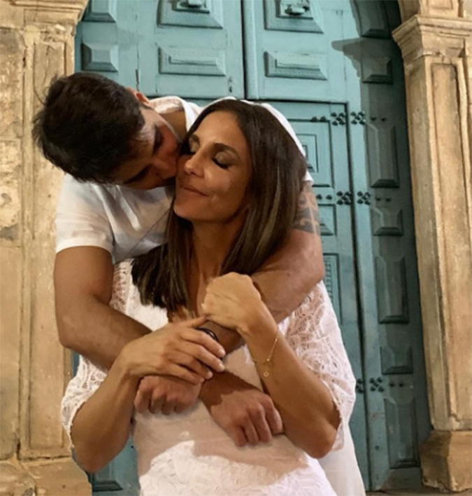 Sem crise! Ivete Sangalo e Daniel Cady trocam beijão em <i>live</i> após rumores de separação