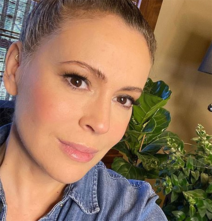 Alyssa Milano revela que perdeu quatro quilos em duas semanas após contrair Covid-19: <I>Senti que estava morrendo</I>