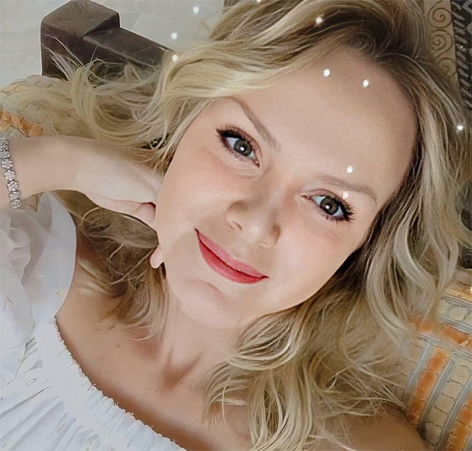 Após curar-se do coronavírus, Eliana mostra bastidores de trabalho nas redes sociais: <I>Sempre em ação</I>
