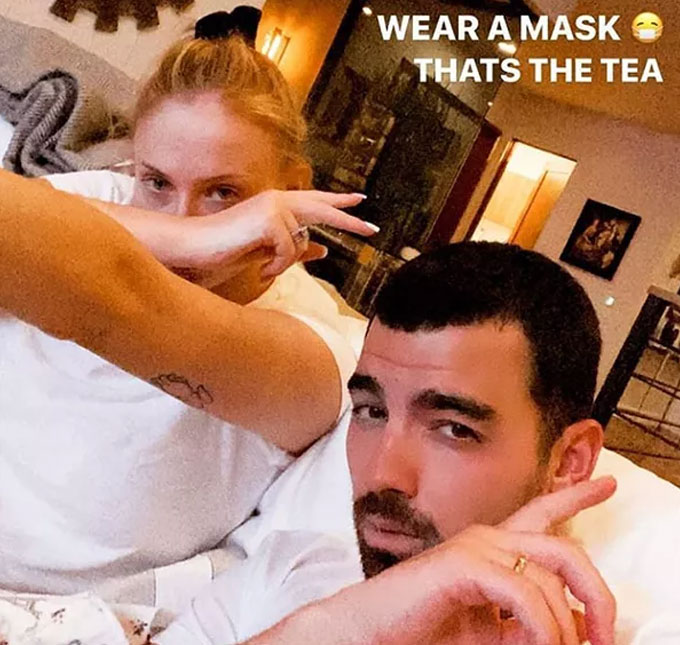 Joe Jonas e Sophie Turner postam primeira foto após nascimento da filha, veja!