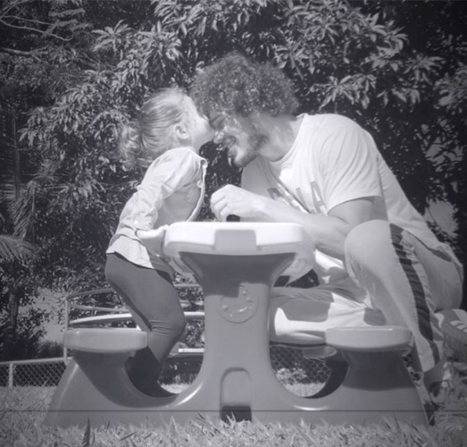 Recentemente, o ator compartilhou uma música que escreveu quando ficou sabendo que seria pai. Em seu Instagram, José escreveu: Essa música eu compus quando soube que ia ser pai da super Bella! A maior felicidade e benção da minha vida! Obrigado, filhota, por ter me escolhido e obrigado, meu pai, por sempre ter sido a maior referência! Todo amor do mundo por vocês e para vocês! Recentemente, o ator compartilhou uma música que escreveu quando ficou sabendo que seria pai. Em seu Instagram, José escreveu: Essa música eu compus quando soube que ia ser pai da super Bella! A maior felicidade e benção da minha vida! Obrigado, filhota, por ter me escolhido e obrigado, meu pai, por sempre ter sido a maior referência! Todo amor do mundo por vocês e para vocês!