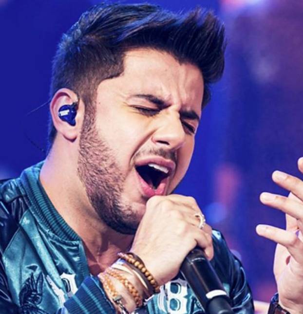 Zezé Di Camargo emociona Felipe Araújo com homenagem a Cristiano Araújo: <I>Deixou legado imenso</i>