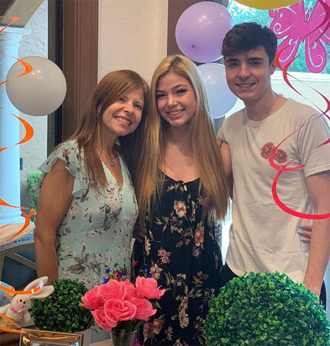 Rose Miriam di Matteo posta foto com namorada de João Augusto Liberato e se declara: <I>Minha amada nora</I>