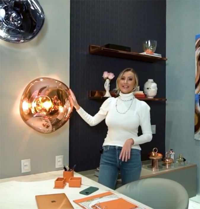 Ana Paula Siebert faz <I>tour</I> pelo escritório com mais de 10 mil reais apenas em luminárias; confira!