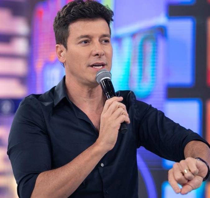 Rodrigo Faro irá apresentar <I>Canta Comigo Kids</i>