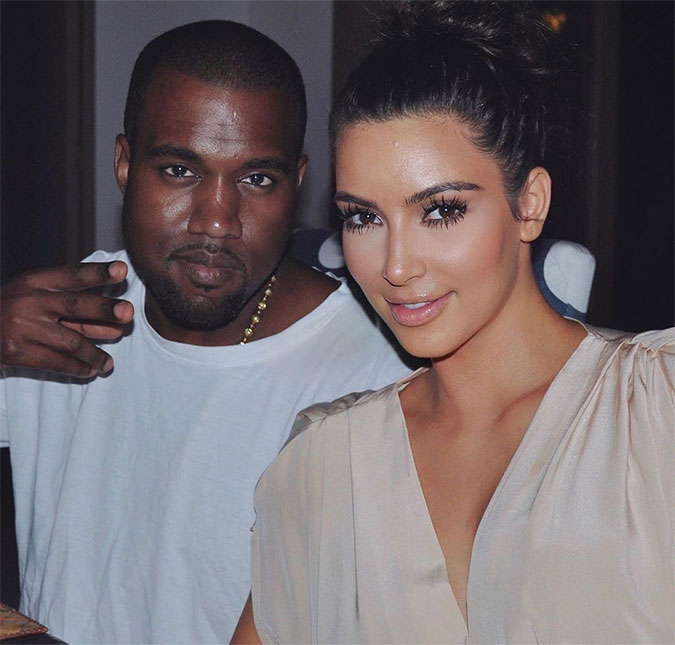 Fonte diz que Kim Kardashian e Kanye West estão se dando bem após três semanas de <i>tweet</i> do <i>rapper</i> sobre divórcio
