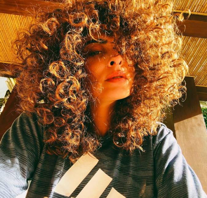 Juliana Paes fala sobre corpo na quarentena: <I>Fui vestir calça e não entrou</i> - e Grazi Massafera se identifica: <I>Cinco não entraram</i>