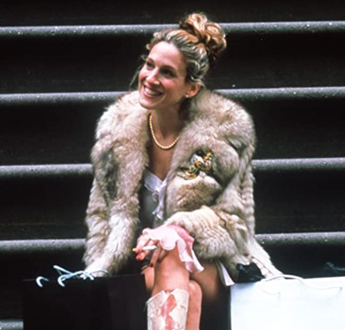 Carrie faz 92 perguntas em suas colunas ao longo da série. Carrie faz 92 perguntas em suas colunas ao longo da série.
