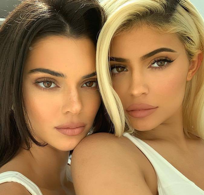 Apesar de proibição, Kylie e Kendall Jenner desrespeitam decreto e vão em festa na casa de Justin Bieber