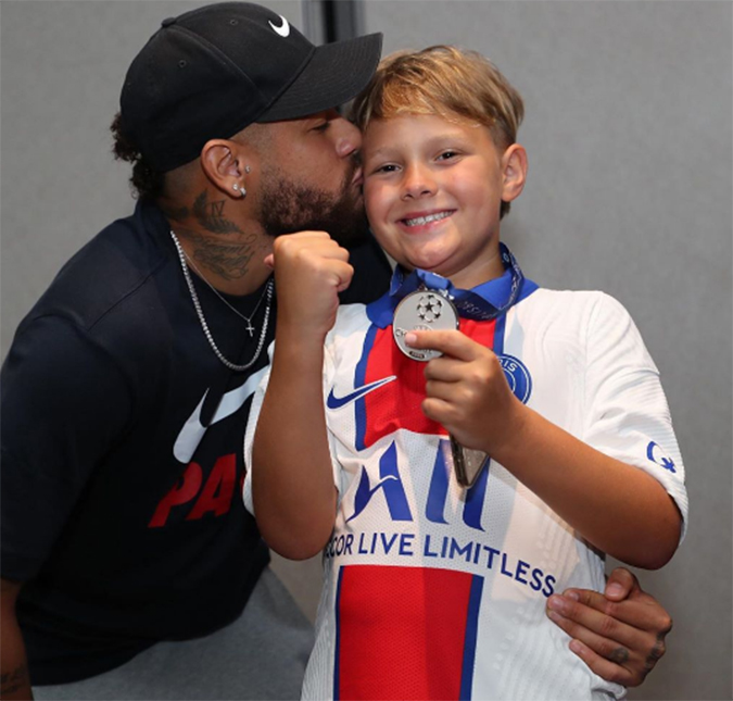 Filho de Neymar Jr. celebra aniversário de nove anos usando medalha de vice-campeão do jogador na <i>Champions</i>