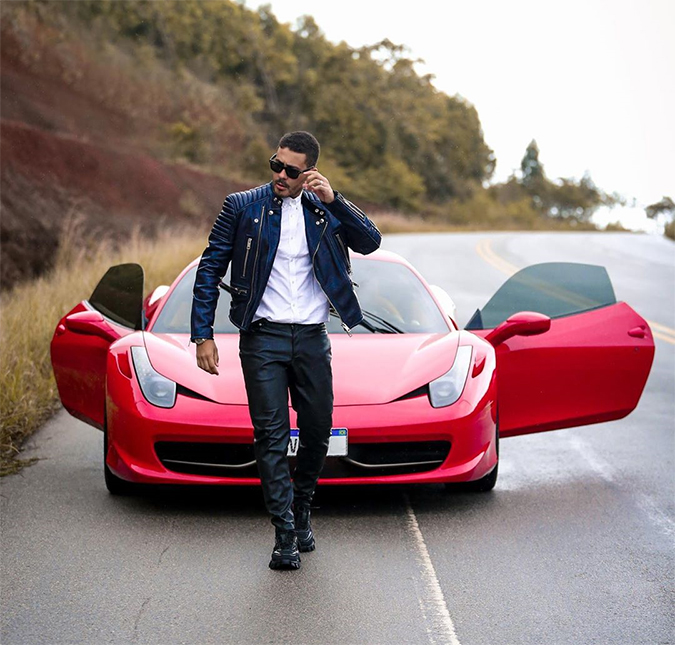 Carlinhos Maia exibe <i>Ferrari</i> que vale 1,6 milhão de reais: <i>Dos meus sonhos de menino</i>