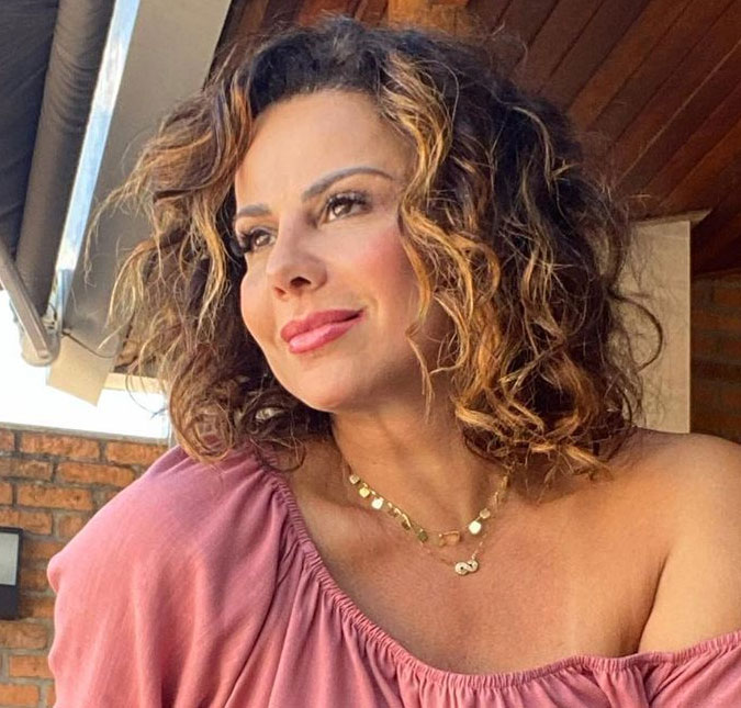 Viviane Araújo faz campanha solidária e doa sangue na escola de samba <i>Salgueiro</i>