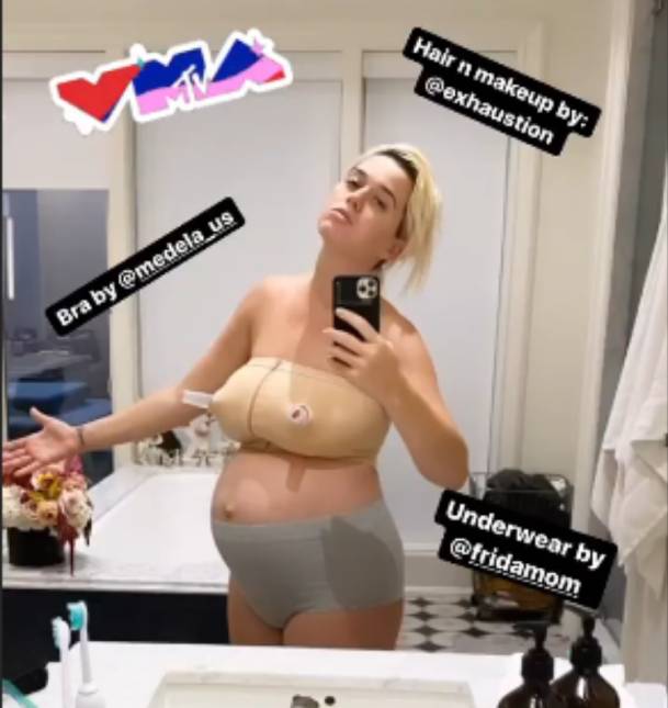 Katy Perry posa de calcinha e sutiã cinco dias após dar à luz: <I>Exaustão</i>