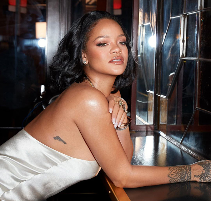 Rihanna preocupa fãs ao ser fotografada com um olho roxo e inchaços no rosto após acidente