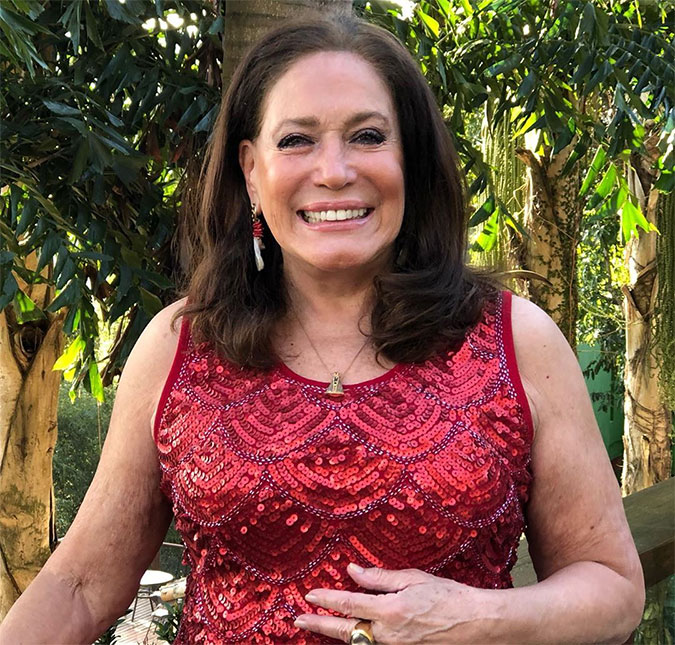 Susana Vieira emociona o público ao falar de câncer e anemia: <I>- Duas doenças raras e difíceis, mas essa alegria que me mantém saudável</I>