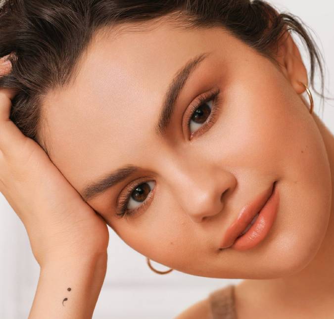 Selena Gomez brinca: <I>Todos os meus ex acham que sou louca, mas não ligo</i>