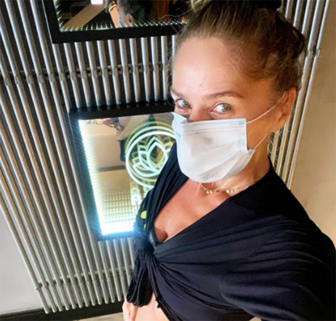 Adriane Galisteu esclarece rumores de gravidez após postar foto e confundir fãs. Veja!